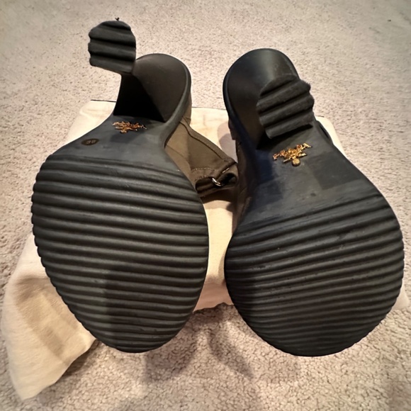 Prada Fabric Mary Jane Rubber Cap Toe Pump Size 8 - Picture 7 of 7